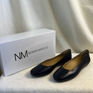 NWOT Neiman Marcus Size 7 Sekia Navy Napoa Scalloped Flats